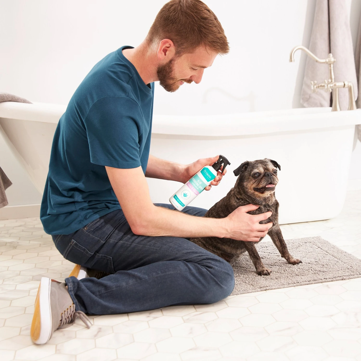 Frisco Aloe Hydrating Dog & Cat Spray, Sweet Nectar Scent - Image 3